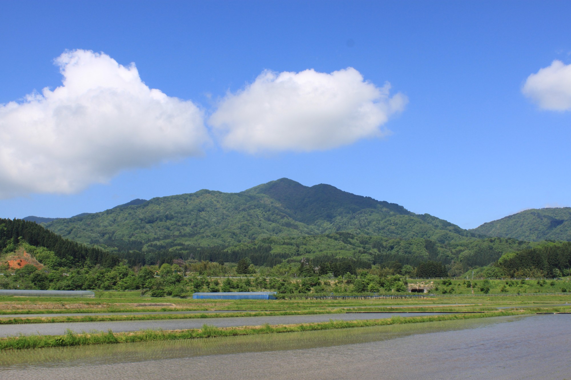 母狩山｜やまがた山（山形県山岳情報ポータルサイト）
